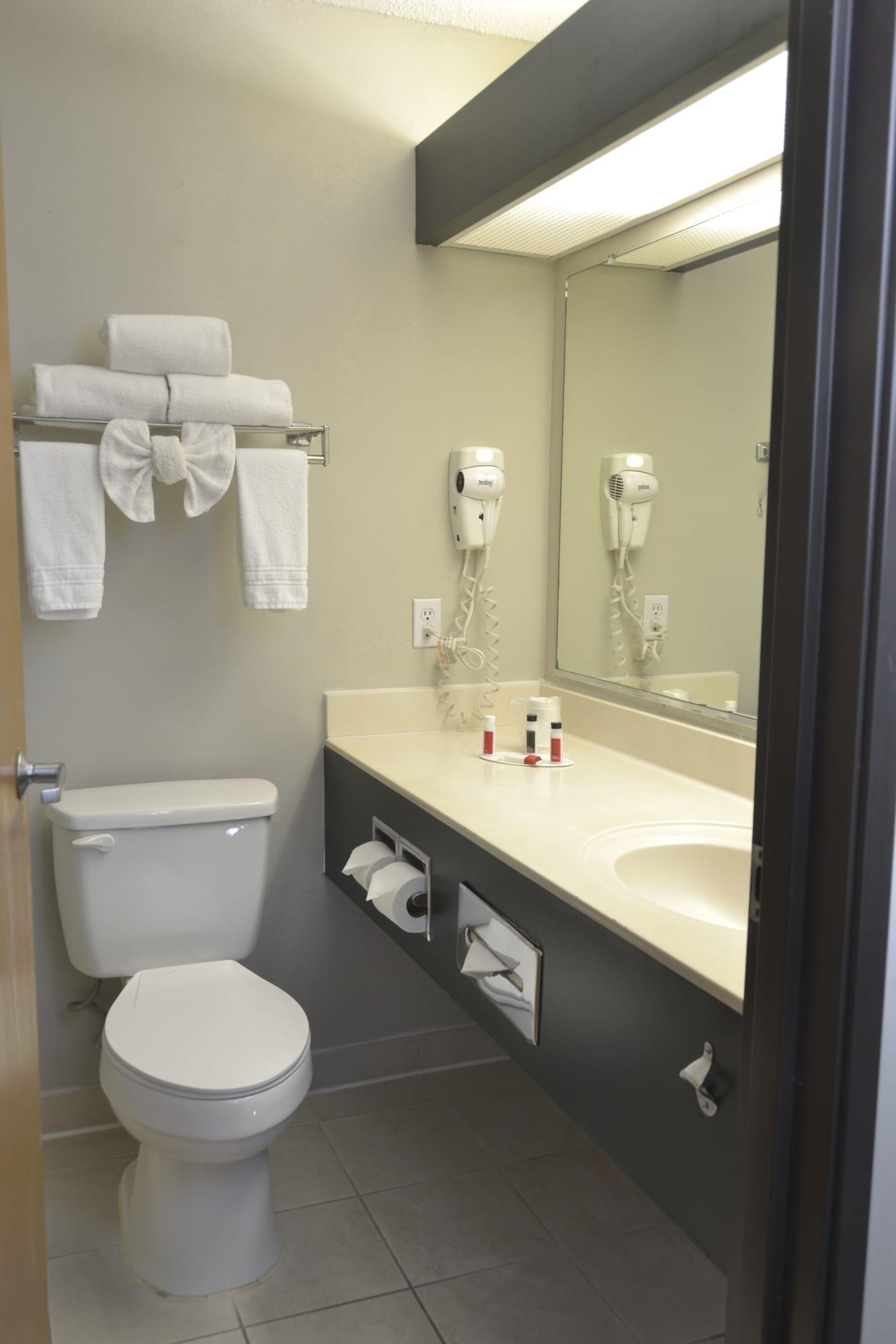 Days & By Wyndham Airport Hotel