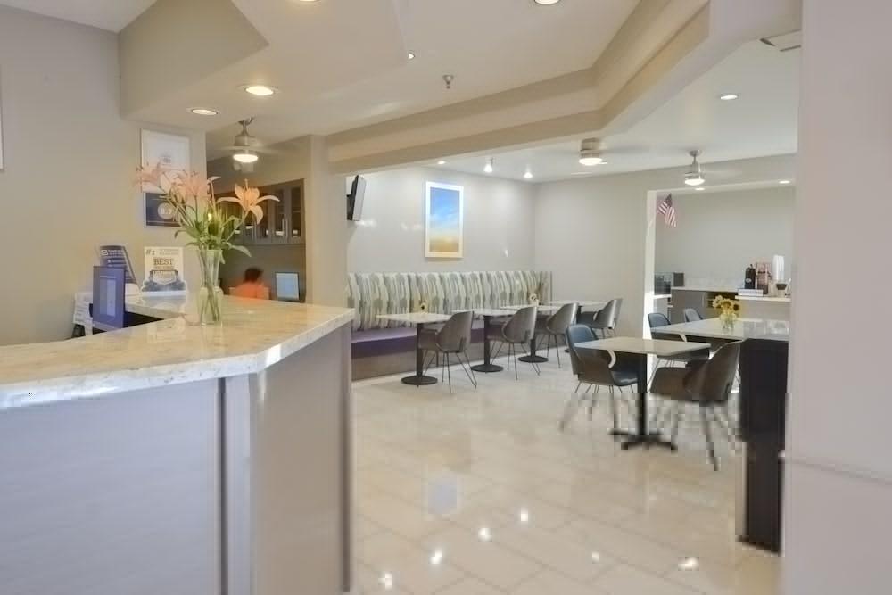 Days & By Wyndham Airport Hotel