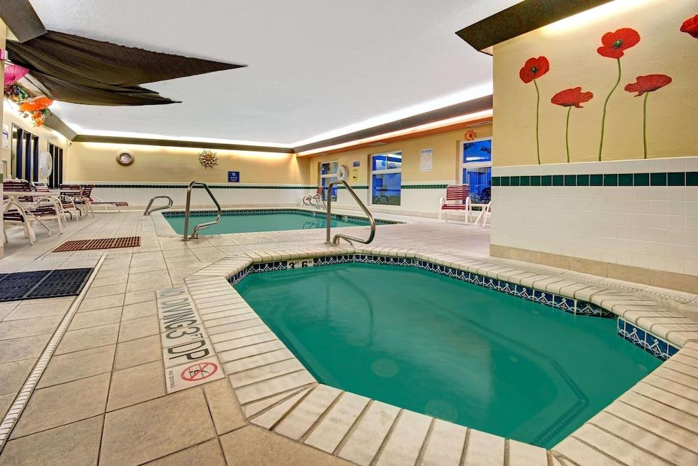 Hotel Days & By Wyndham Airport