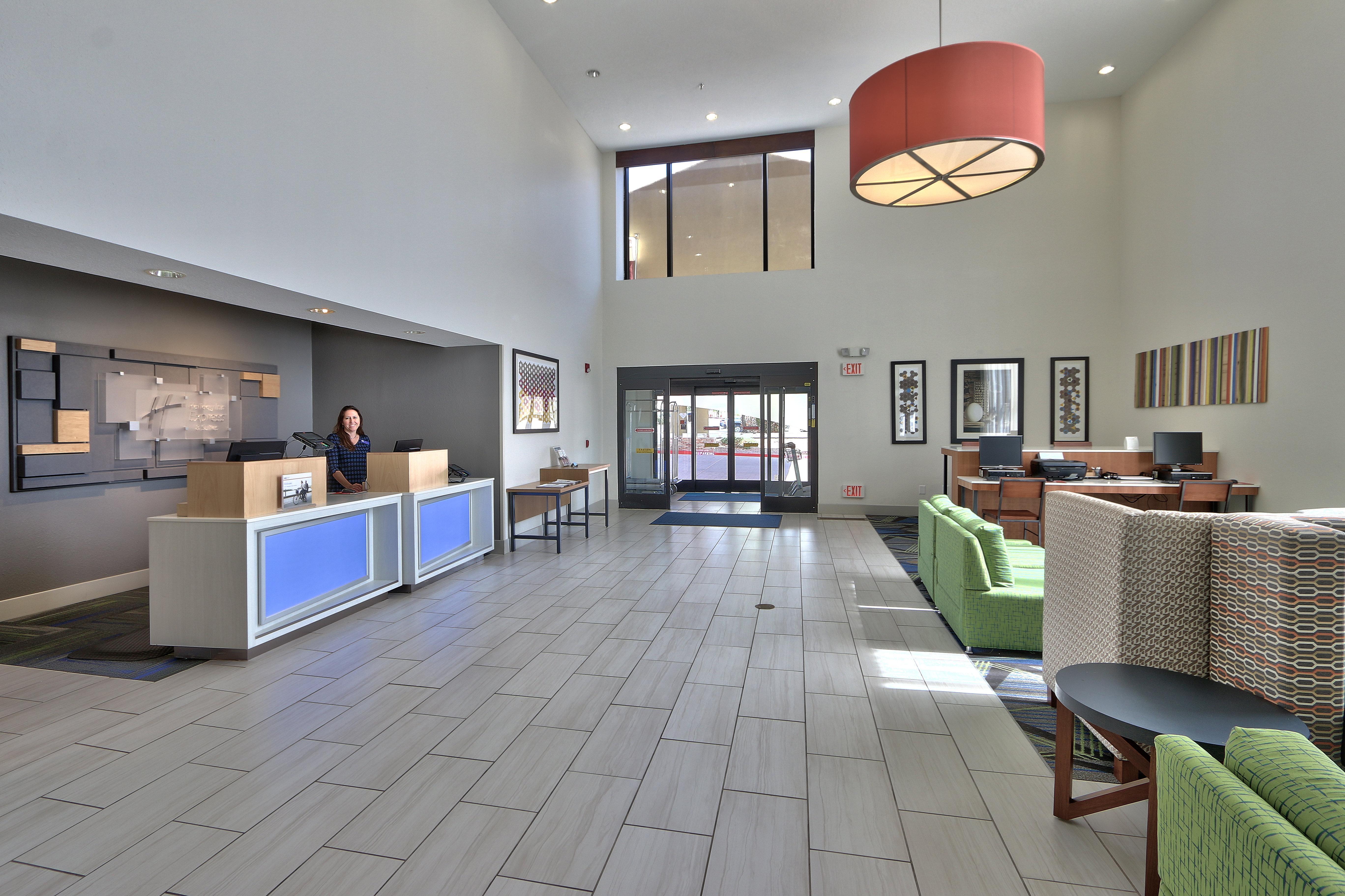 Express & - North Balloon Fiesta Park By Ihg Hotel 2*