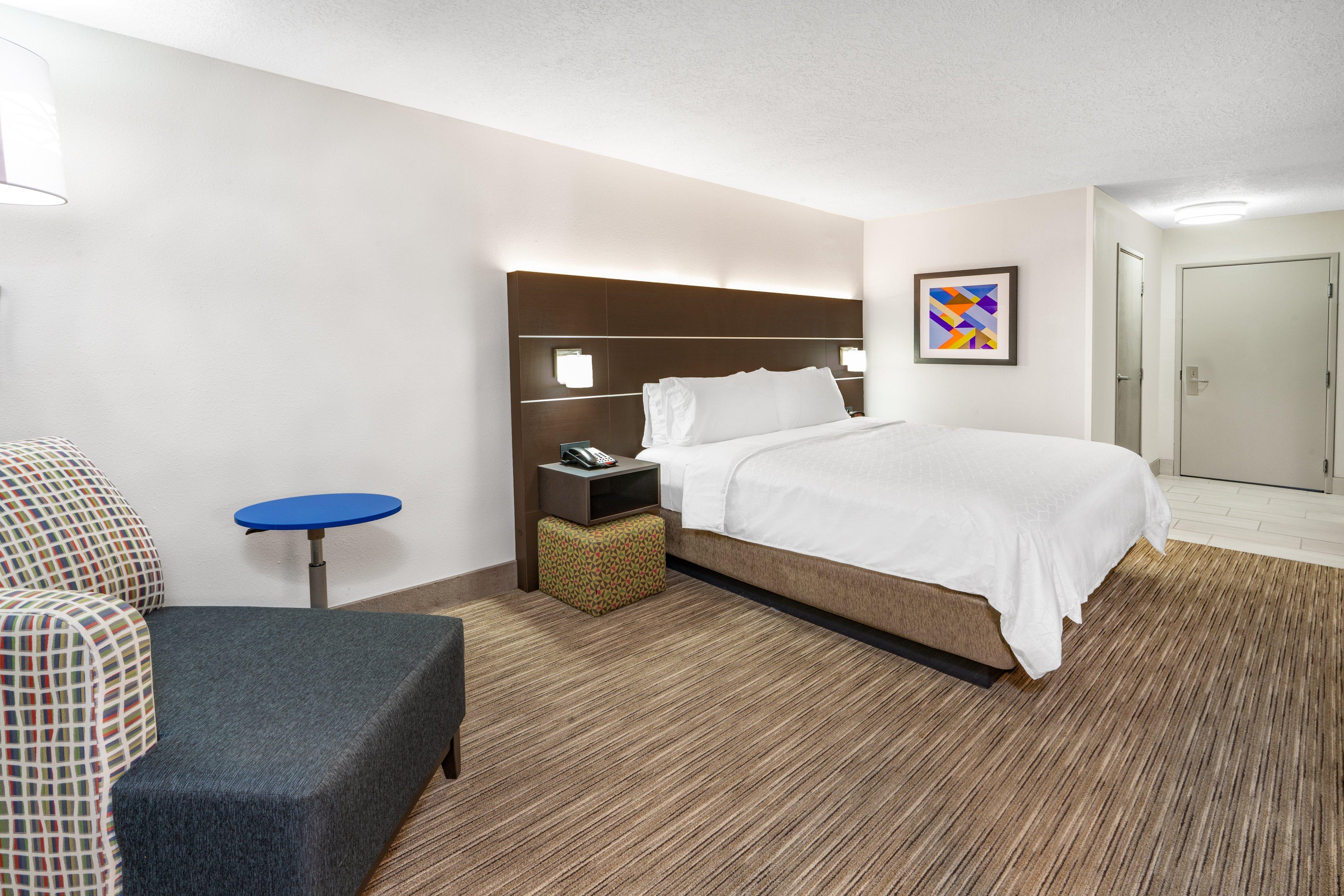 Express & - North Balloon Fiesta Park By Ihg Hotel 2*