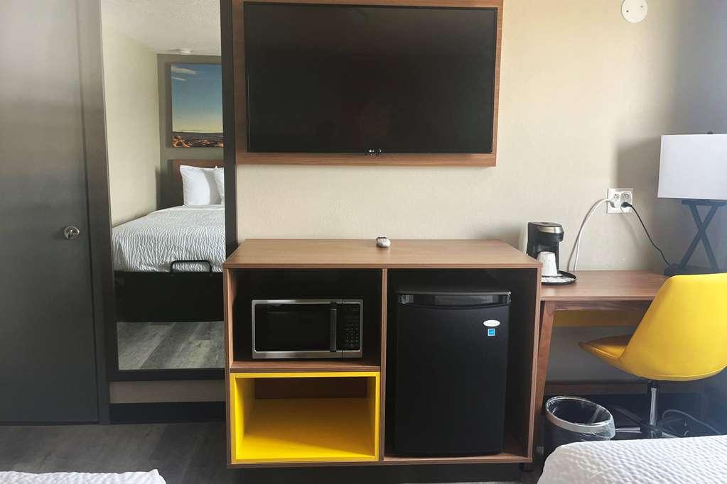 Hotel Days I-25