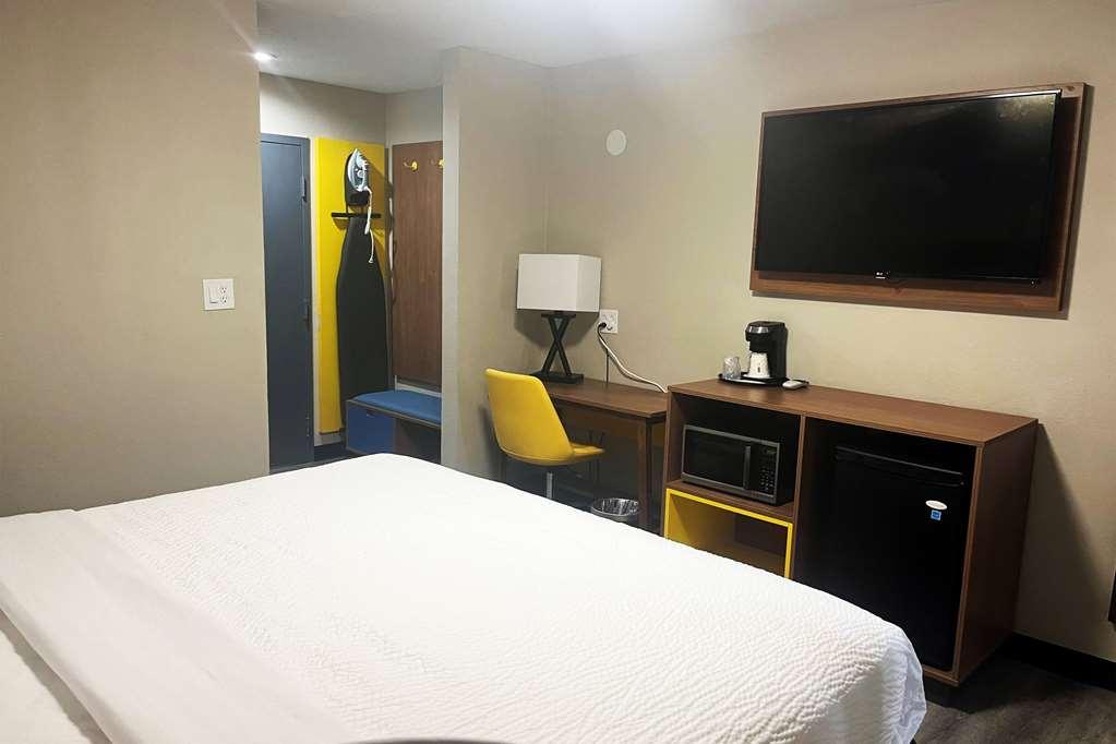 Days I-25 Hotel