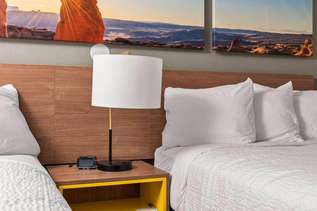Days I-25 Hotel
