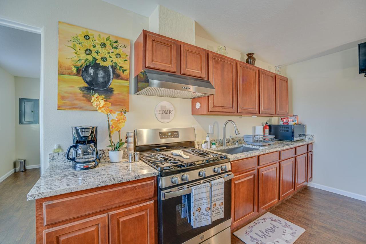 Sunlit Retreat 3 Mi To Old Town! Holiday home *