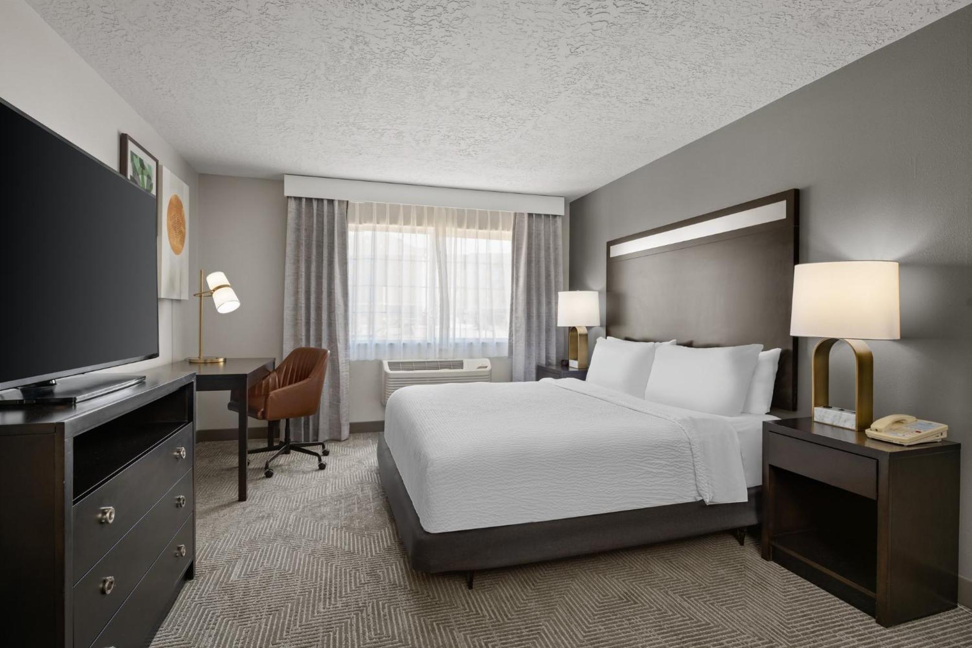& Airport By Ihg Hotel