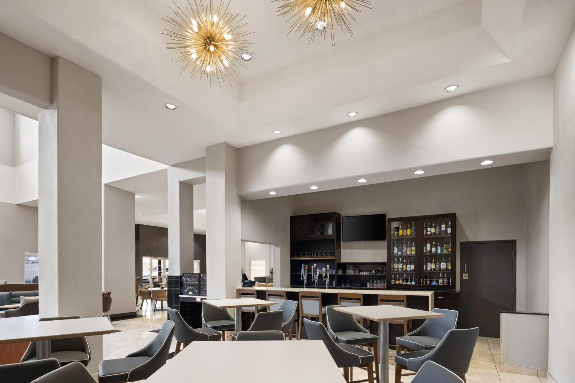 Hotel & Airport By Ihg