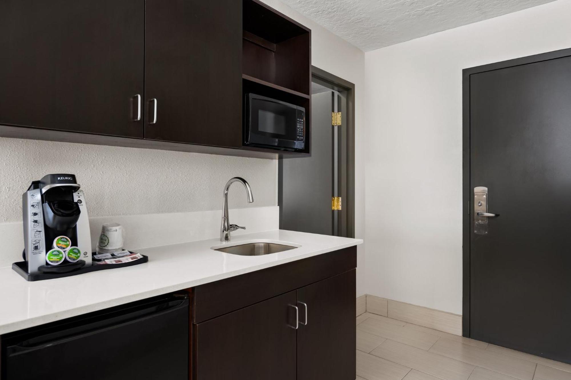 & Airport By Ihg Hotel 3*