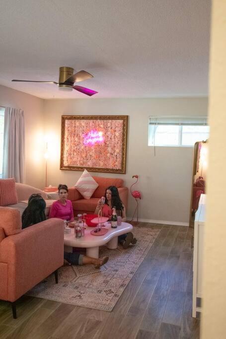 50 Shades Of Pink-hot Tub! Albuquerque