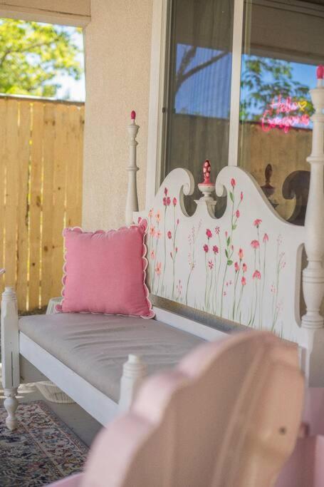 Holiday home 50 Shades Of Pink-hot Tub! *