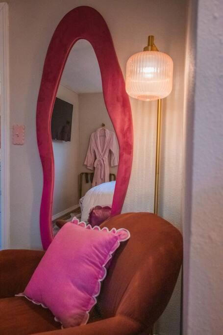 Holiday home 50 Shades Of Pink-hot Tub!