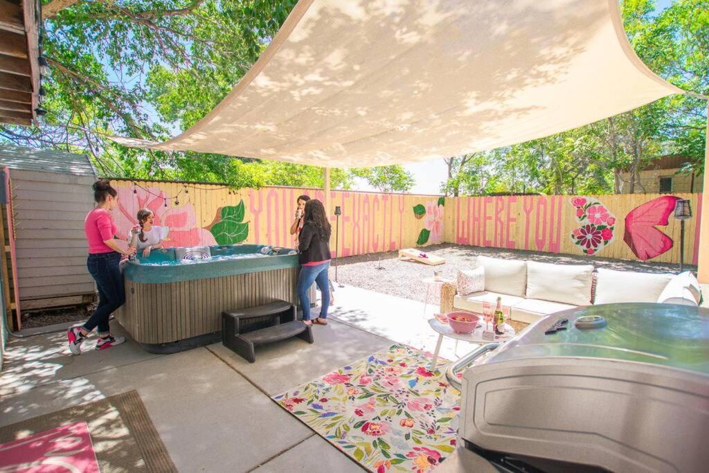 Holiday home 50 Shades Of Pink-hot Tub! *