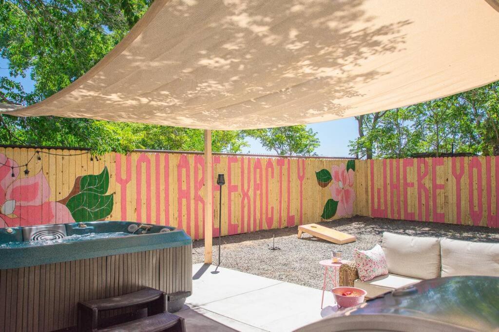 50 Shades Of Pink-hot Tub! Holiday home Albuquerque