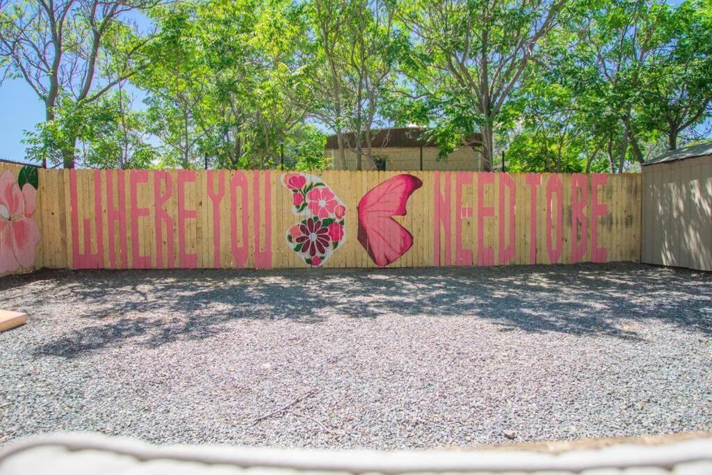 50 Shades Of Pink-hot Tub! Holiday home *