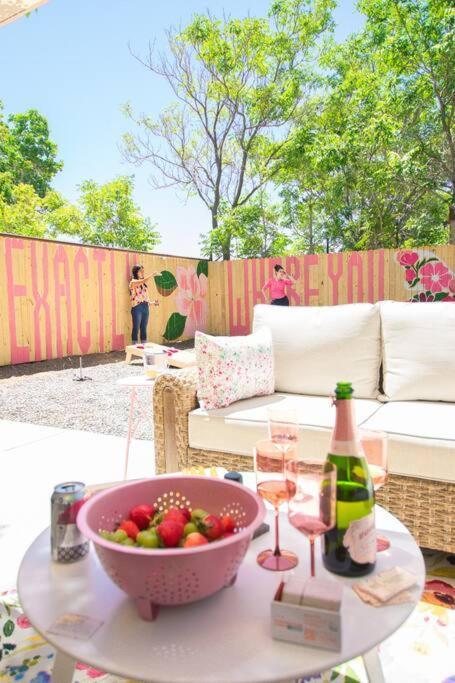 50 Shades Of Pink-hot Tub! Holiday home *