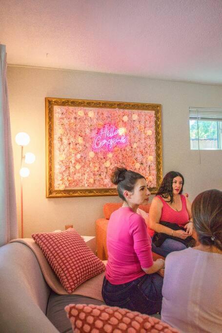 50 Shades Of Pink-hot Tub! Holiday home