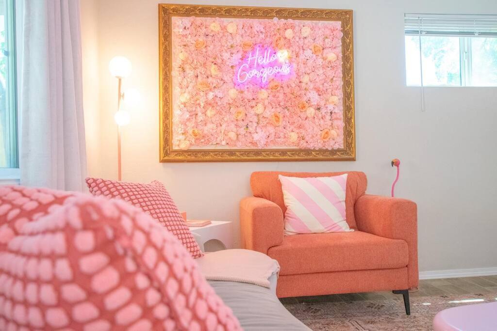 50 Shades Of Pink-hot Tub! Holiday home *