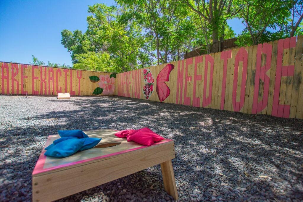 50 Shades Of Pink-hot Tub! Holiday home