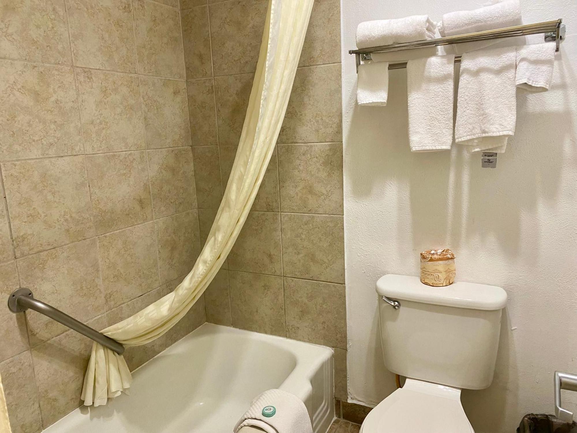 Super 8 By Wyndham Downtown