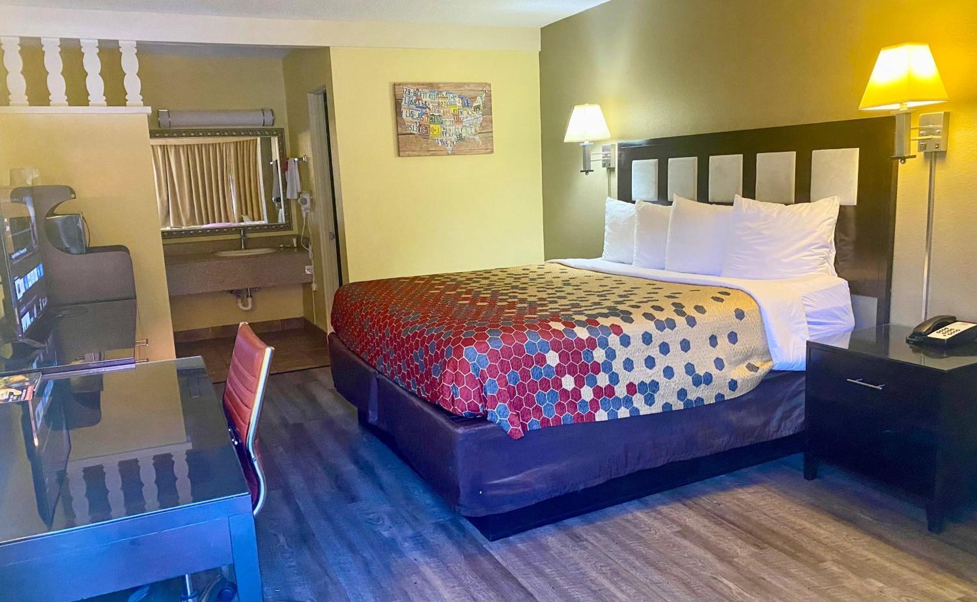 Super 8 By Wyndham Downtown Motel 2*