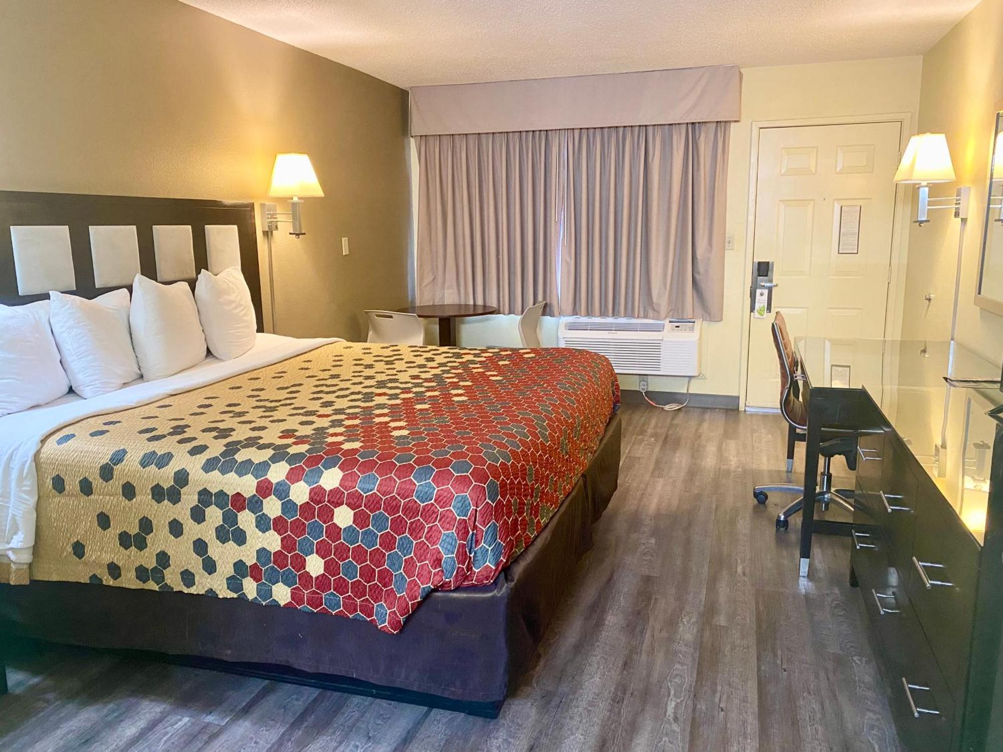 Super 8 By Wyndham Downtown Albuquerque