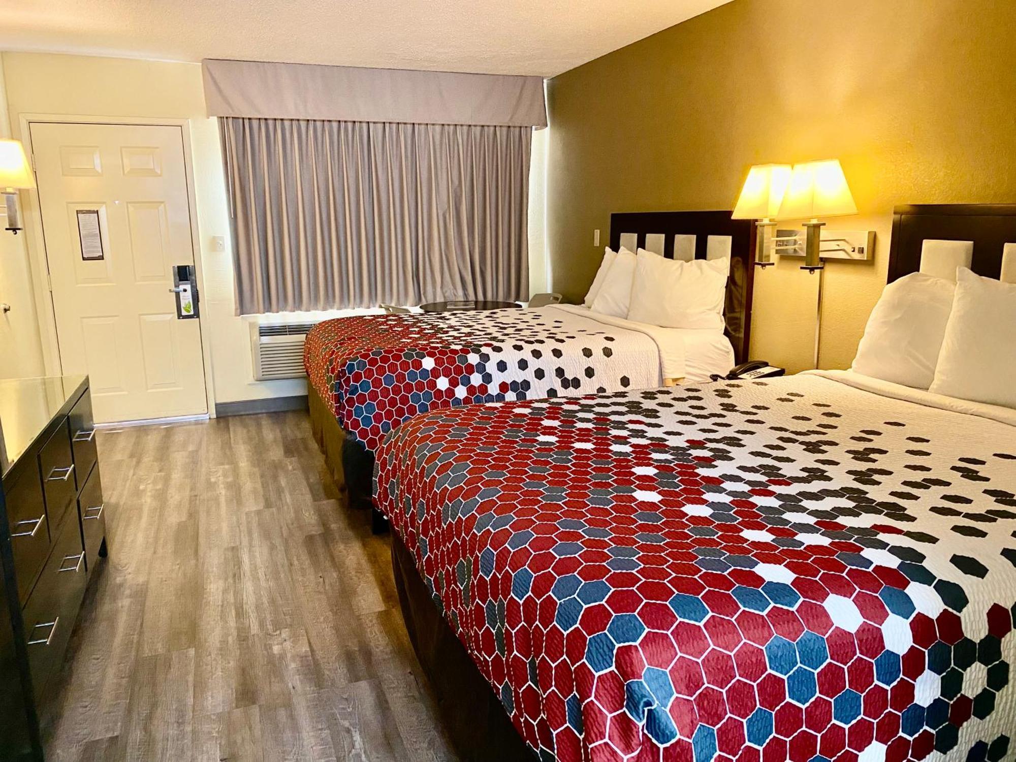 Super 8 By Wyndham Downtown Motel