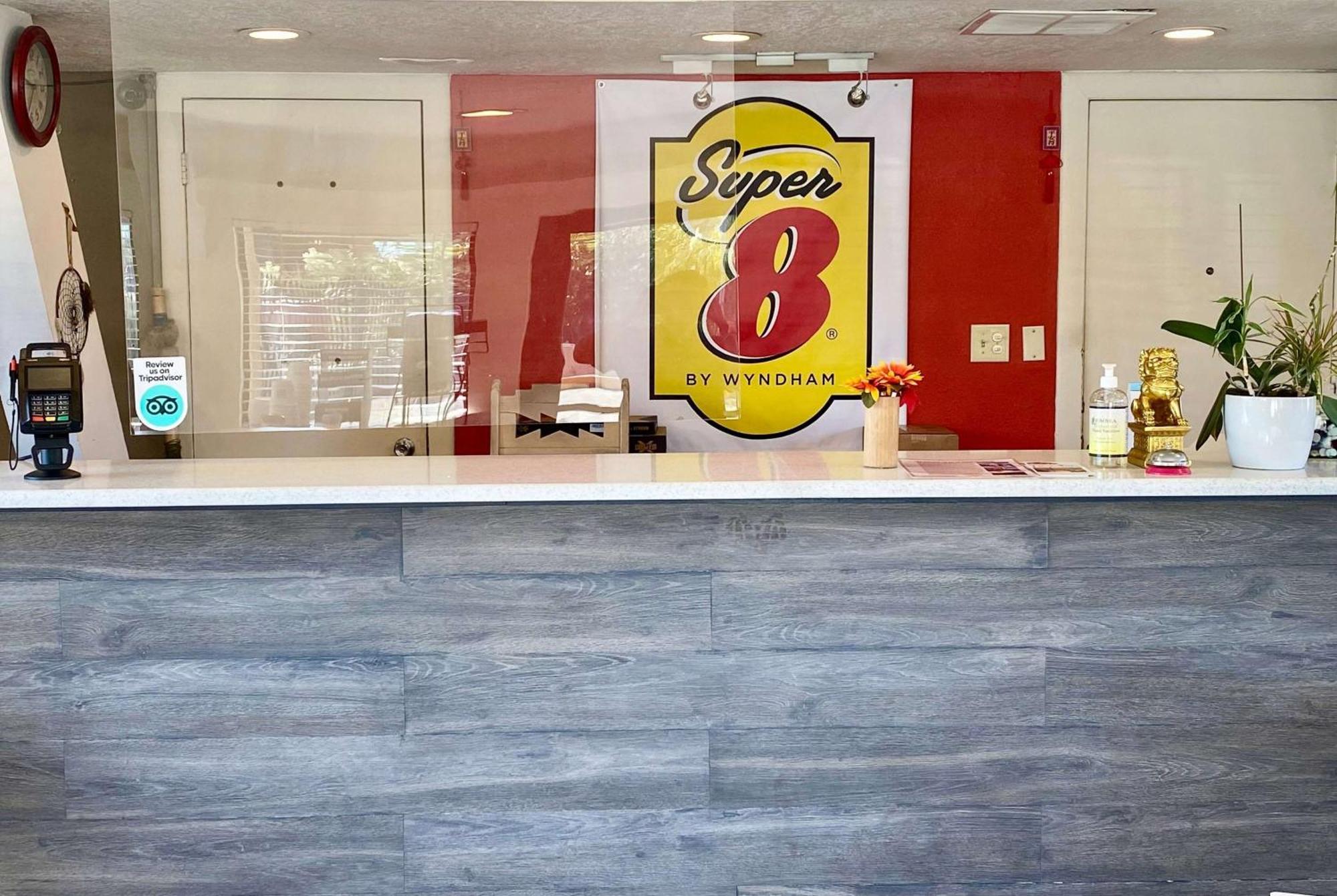 Super 8 By Wyndham Downtown 2*