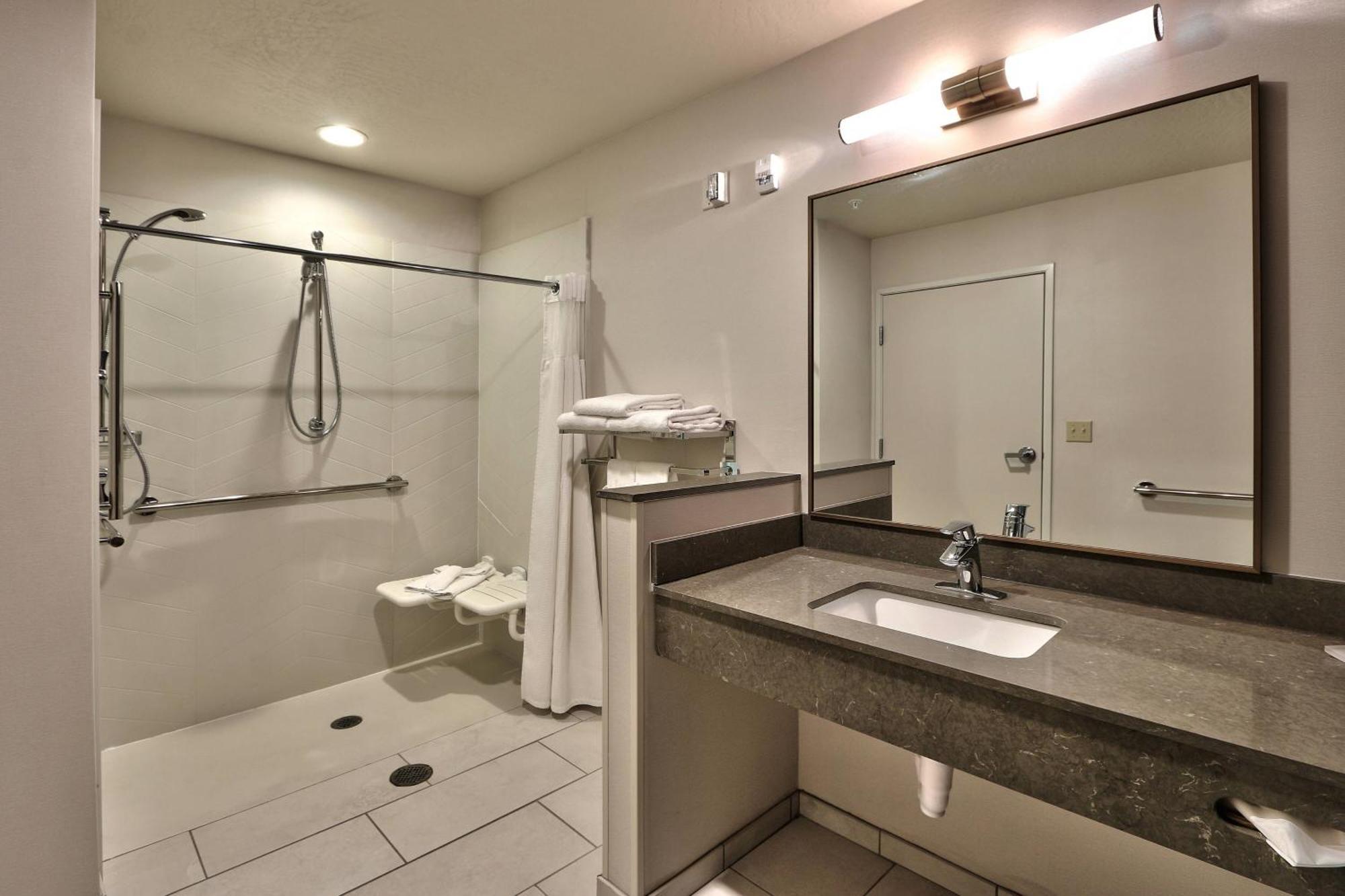 Hotel Fairfield & By Marriott North 3*