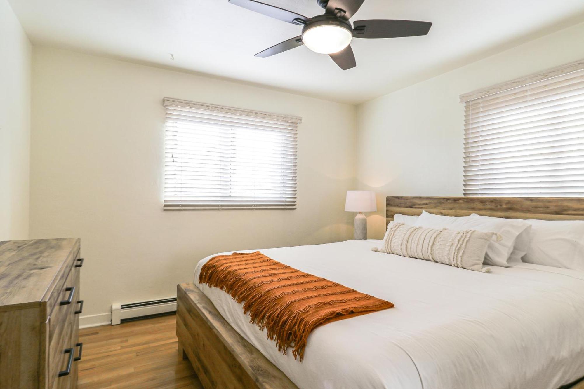 2 Mi To Unm Campus In Quiet Area Of Abq Holiday home