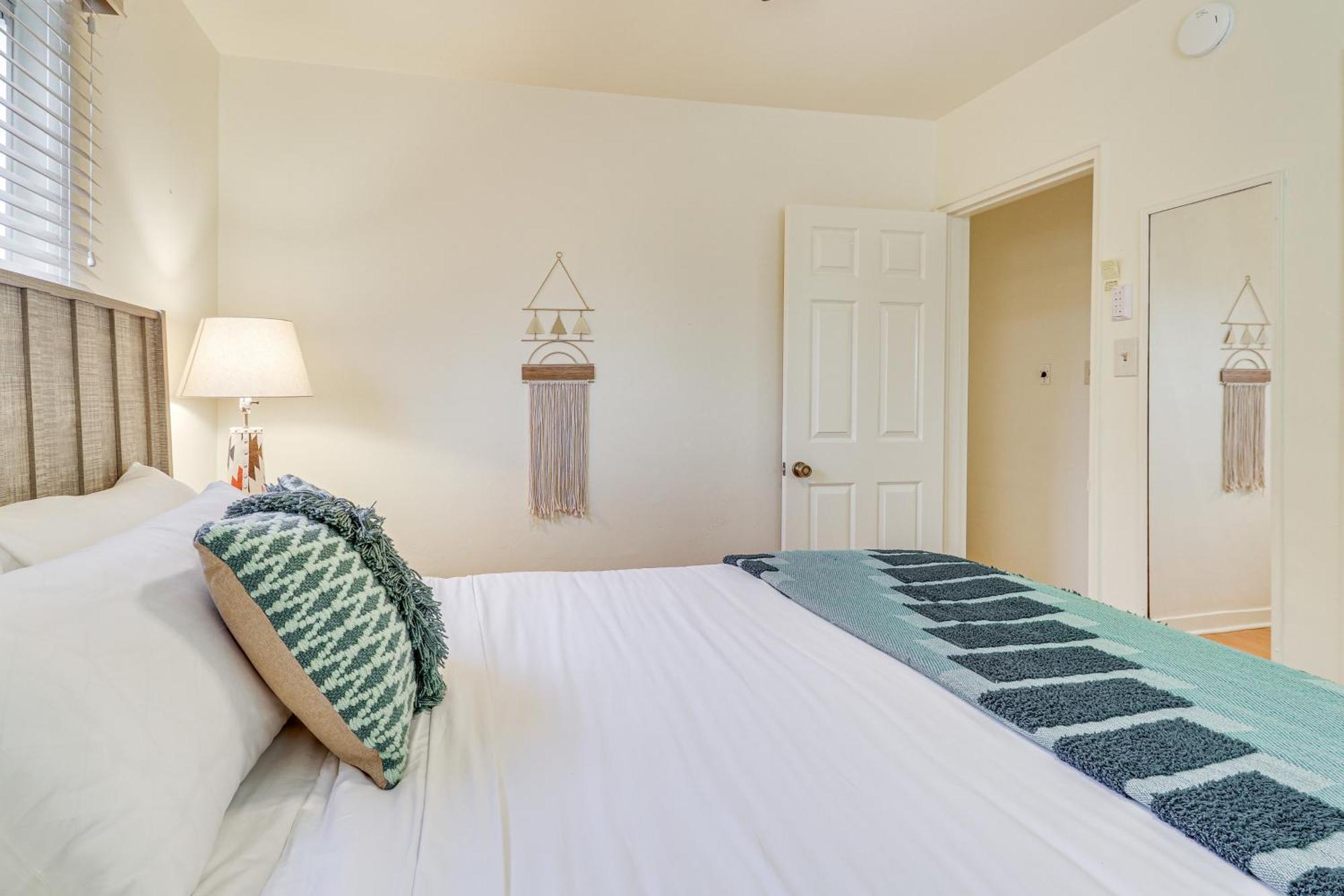 Holiday home 2 Mi To Unm Campus In Quiet Area Of Abq