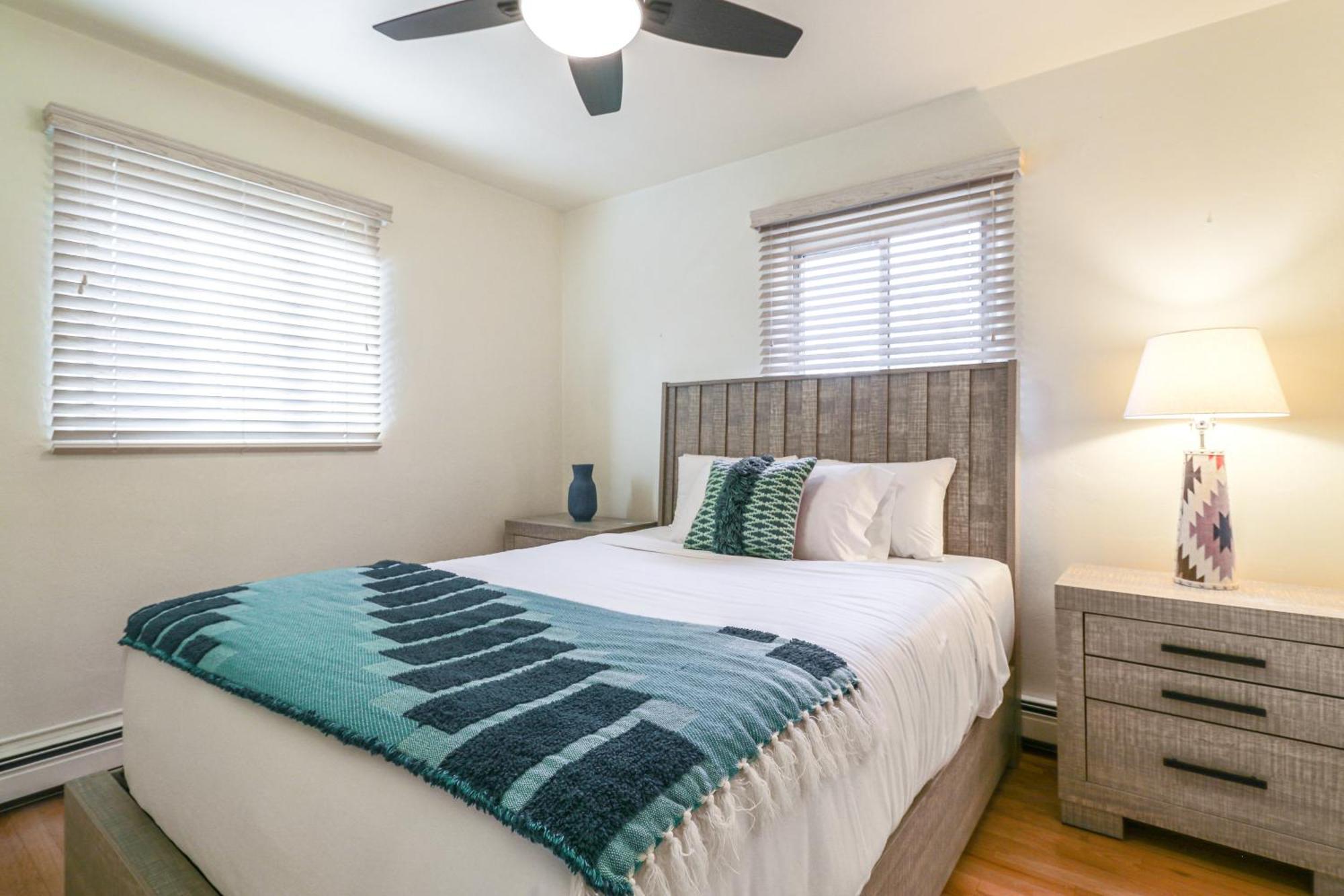 2 Mi To Unm Campus In Quiet Area Of Abq *