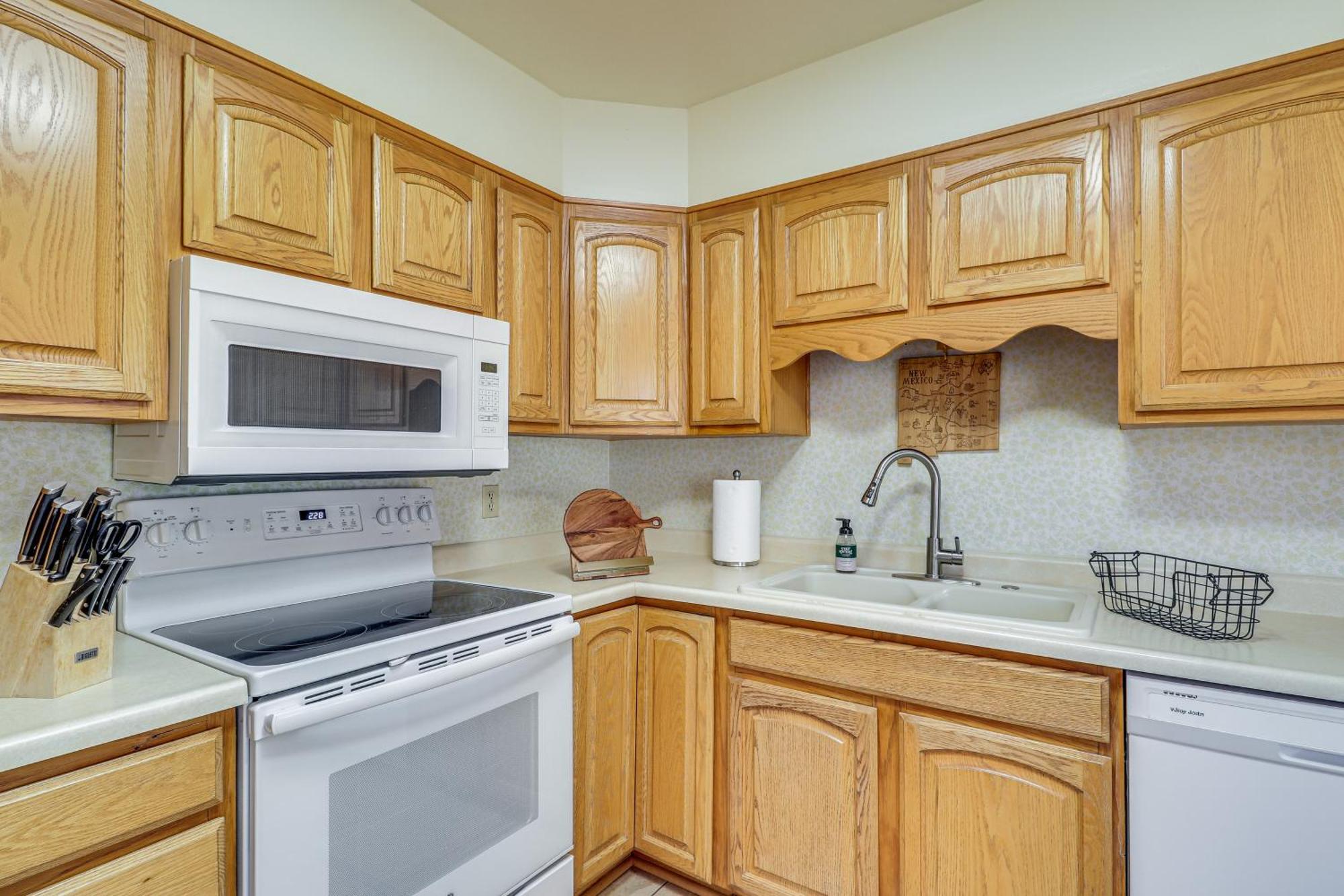 2 Mi To Unm Campus In Quiet Area Of Abq Holiday home
