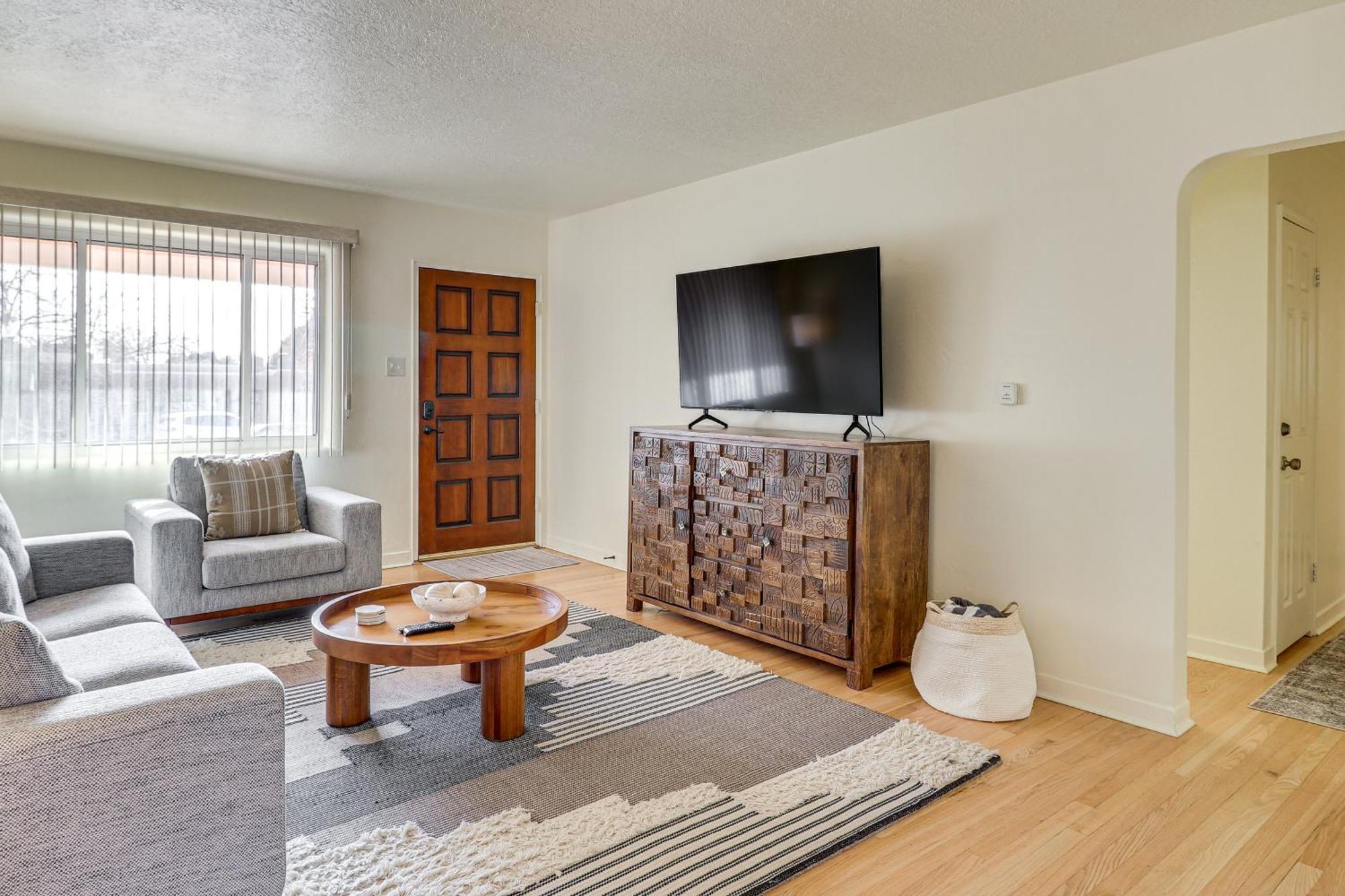2 Mi To Unm Campus In Quiet Area Of Abq Holiday home *