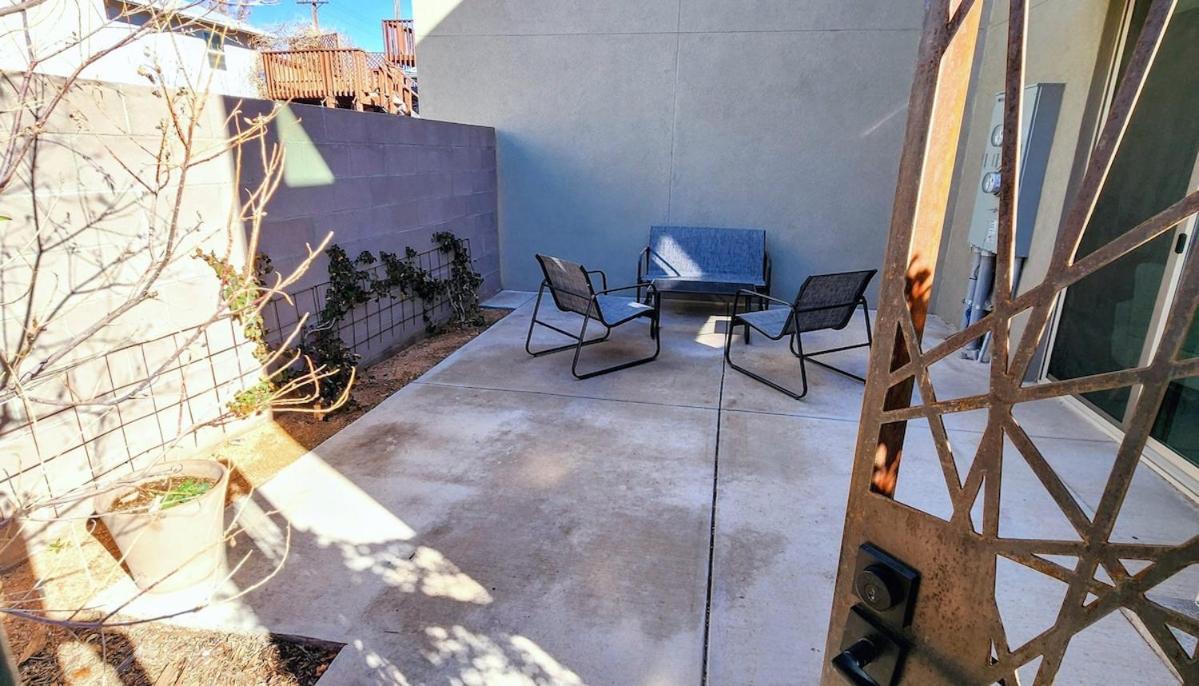 Apartment Chic Townhome Haven Rooted Downtown