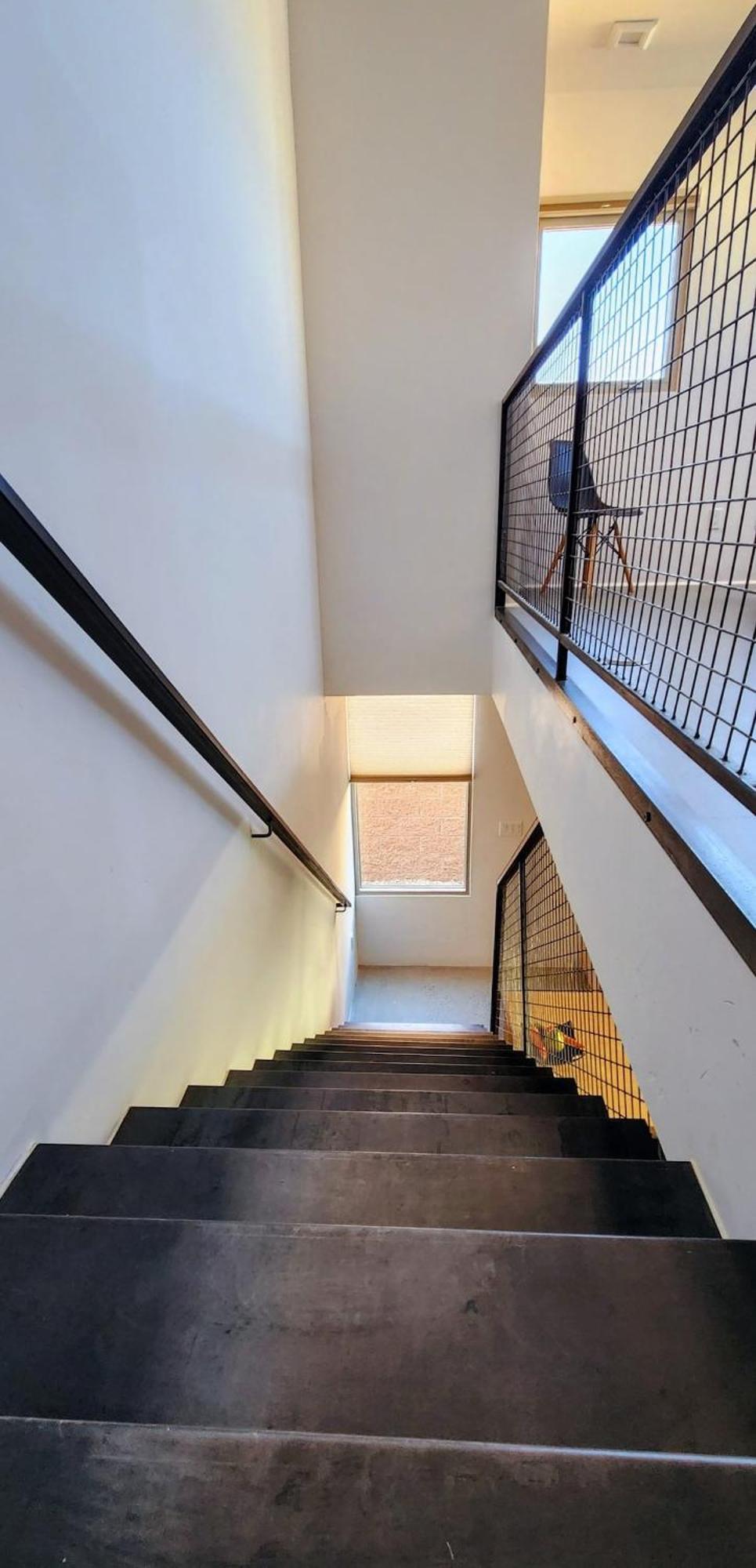Chic Townhome Haven Rooted Downtown Apartment *