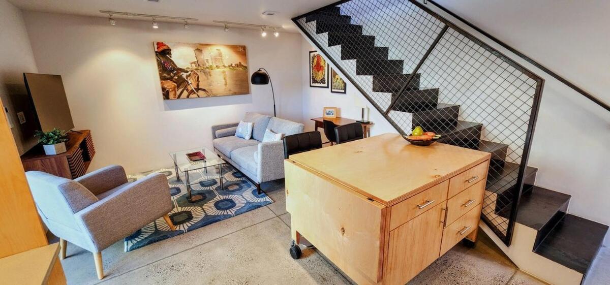 Chic Townhome Haven Rooted Downtown