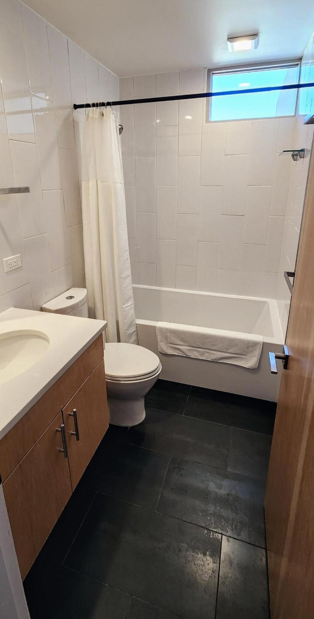 Chic Townhome Haven Rooted Downtown Apartment *