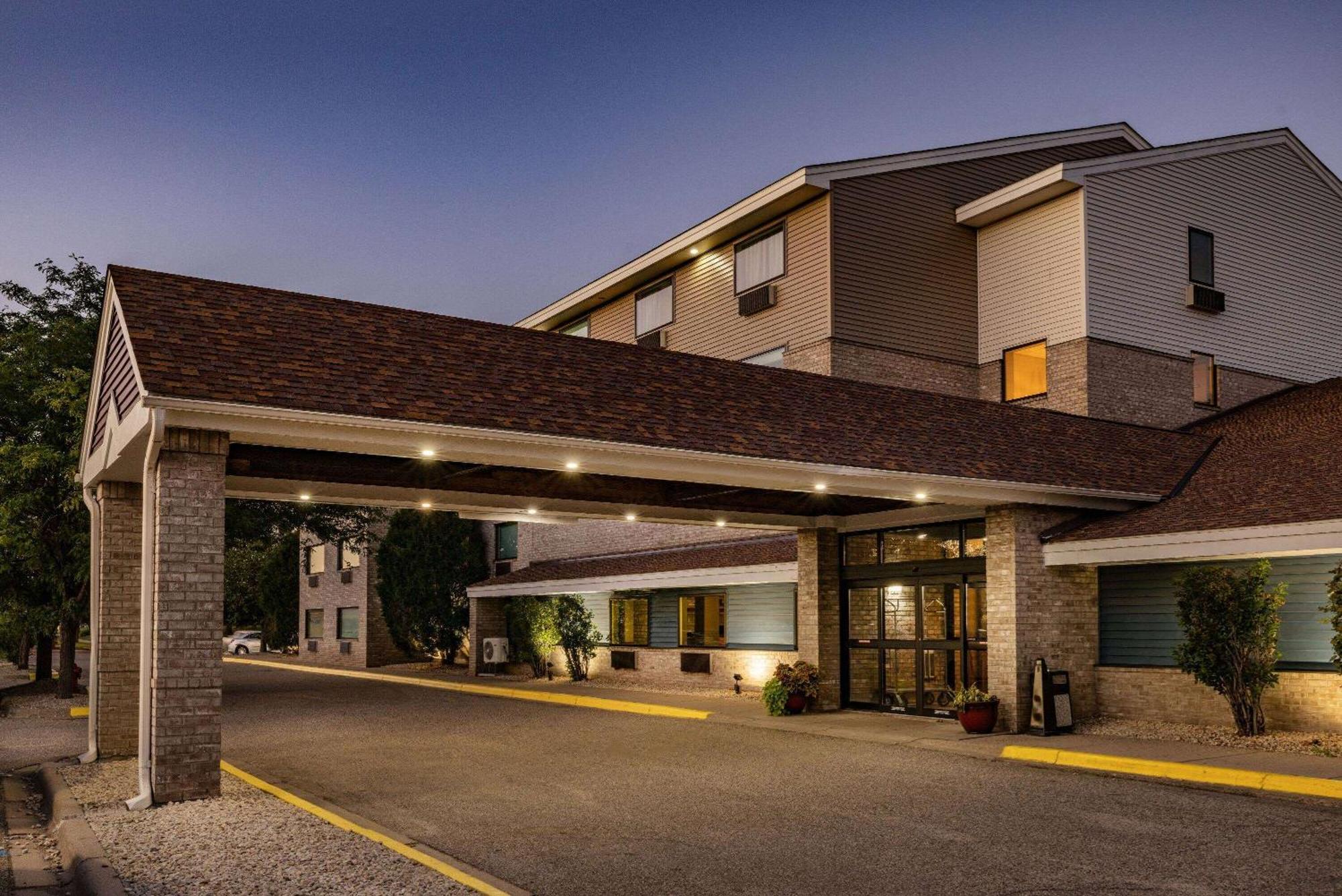 Comfort & Downtown Hotel