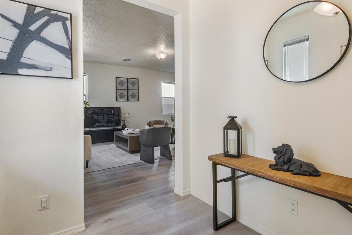 Holiday home Modern 3br Next To Airport & Netflix *