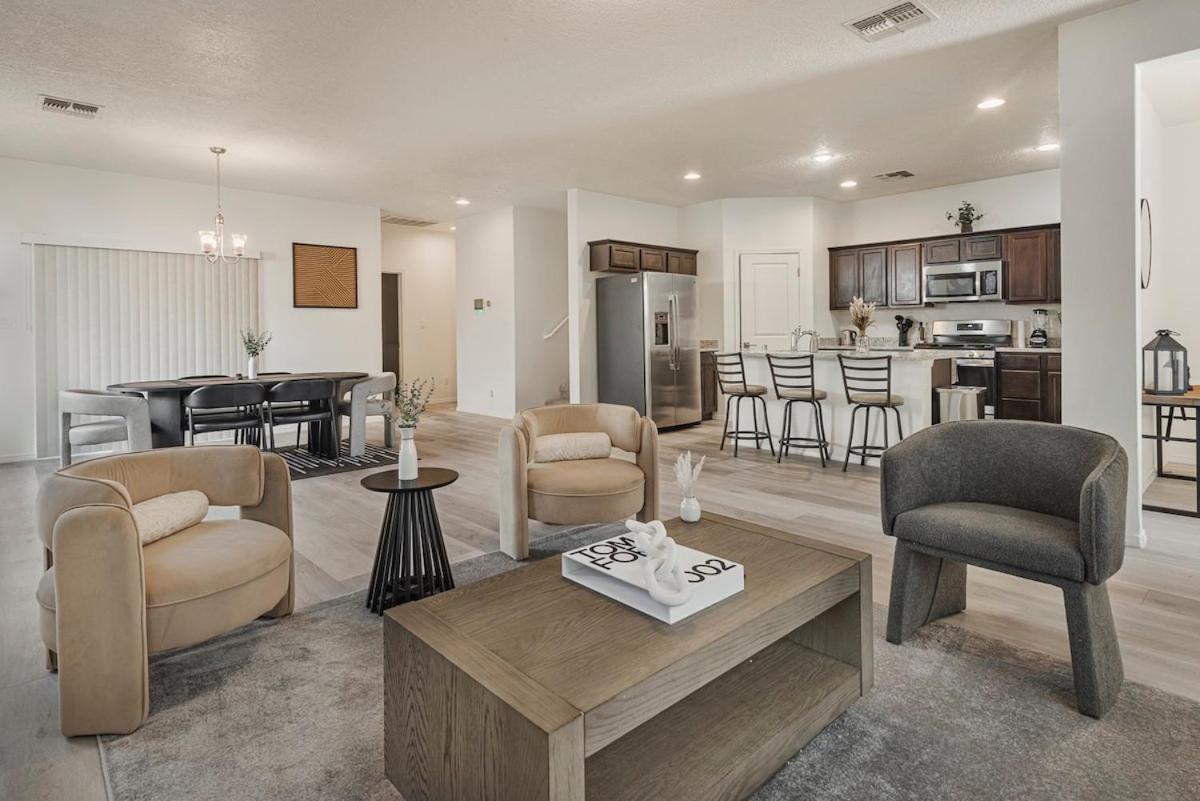 Modern 3br Next To Airport & Netflix Holiday home