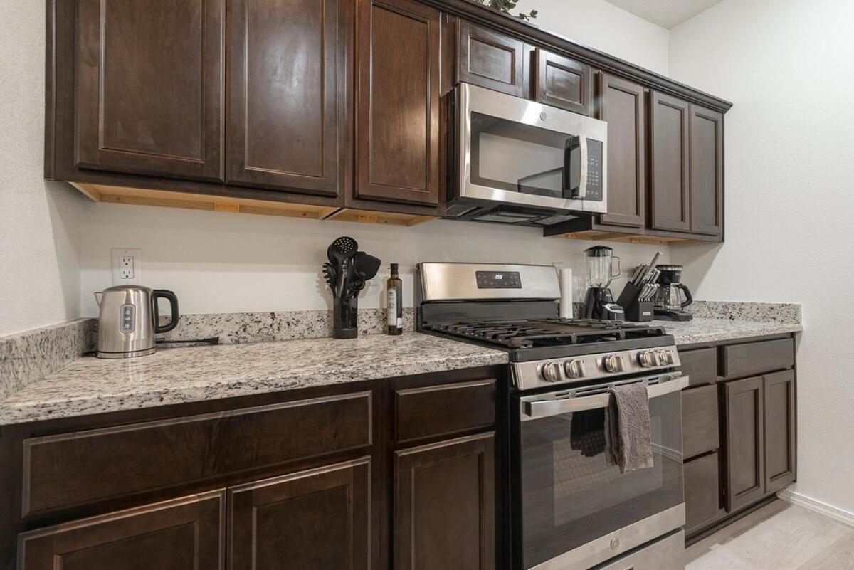 Modern 3br Next To Airport & Netflix Holiday home Albuquerque