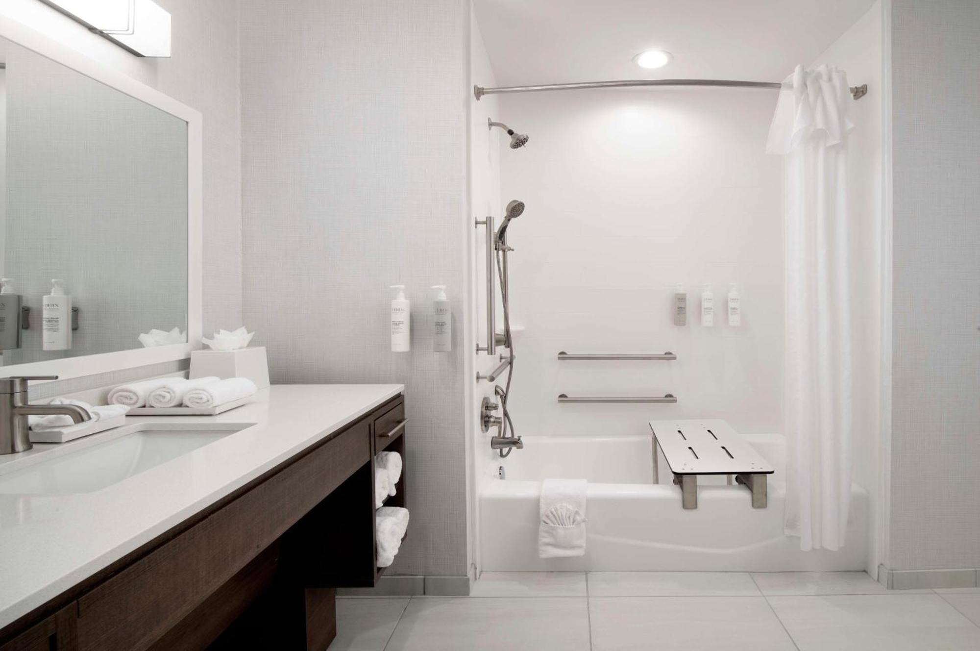 Home2 By Hilton Airport Hotel 3*