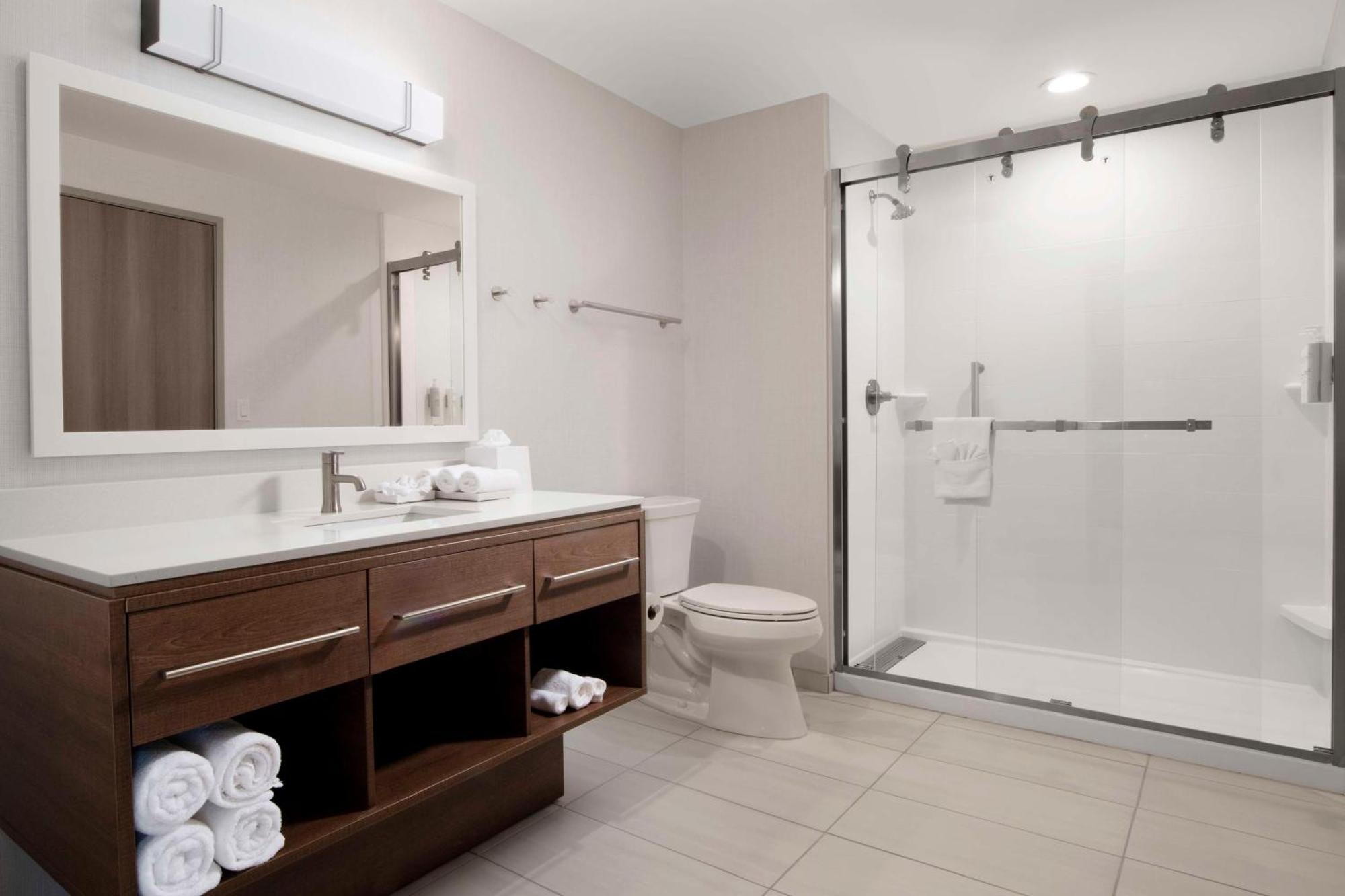Home2 By Hilton Airport 3*
