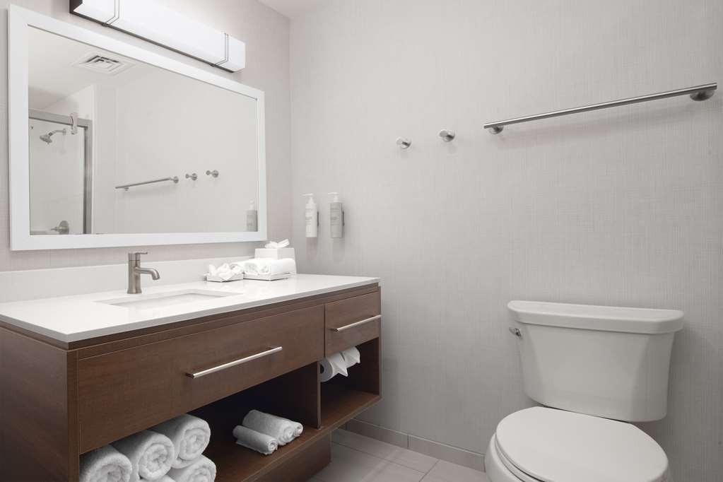 Home2 By Hilton Airport Hotel *