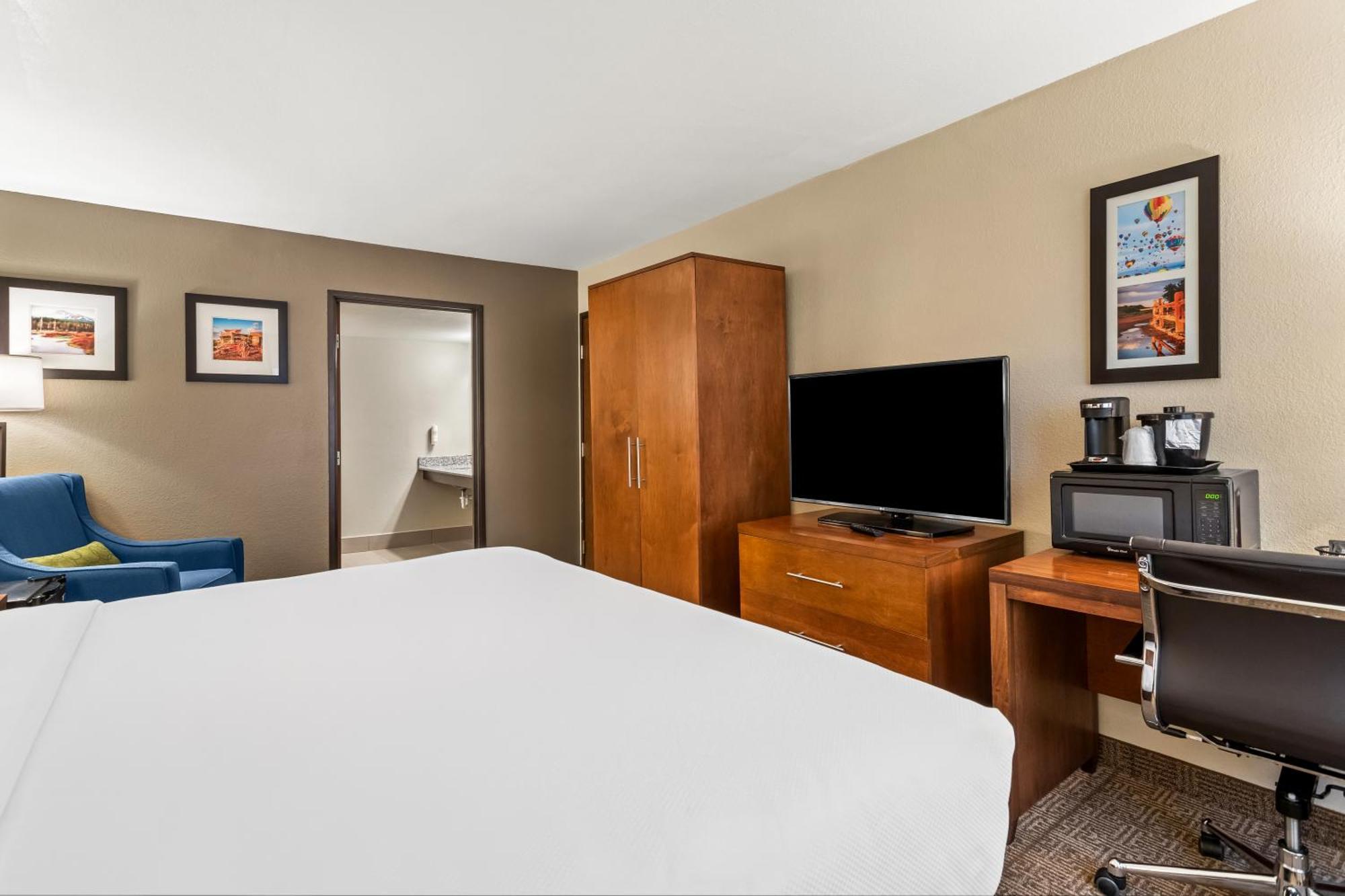 Comfort & Downtown Hotel