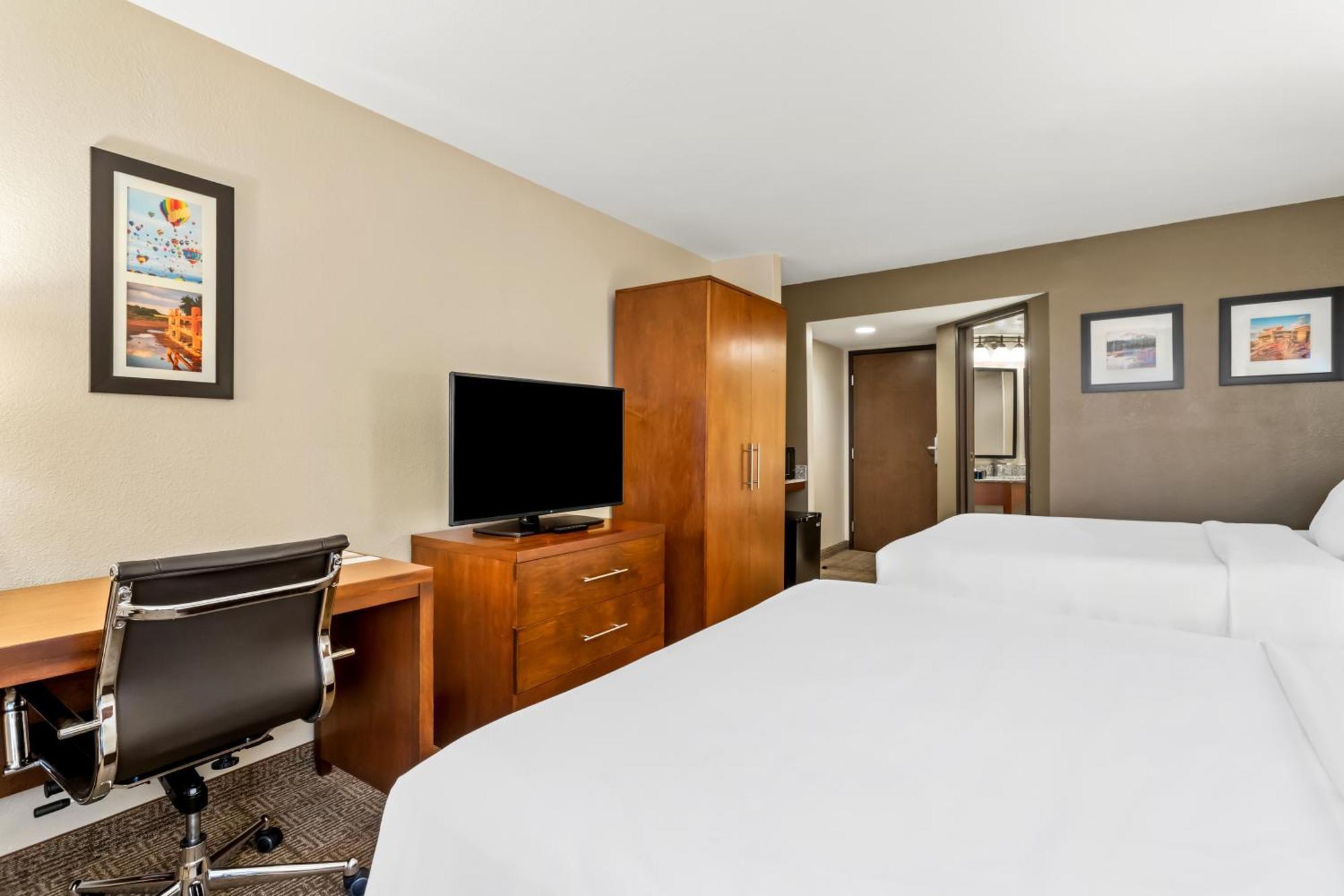 Comfort & Downtown Hotel
