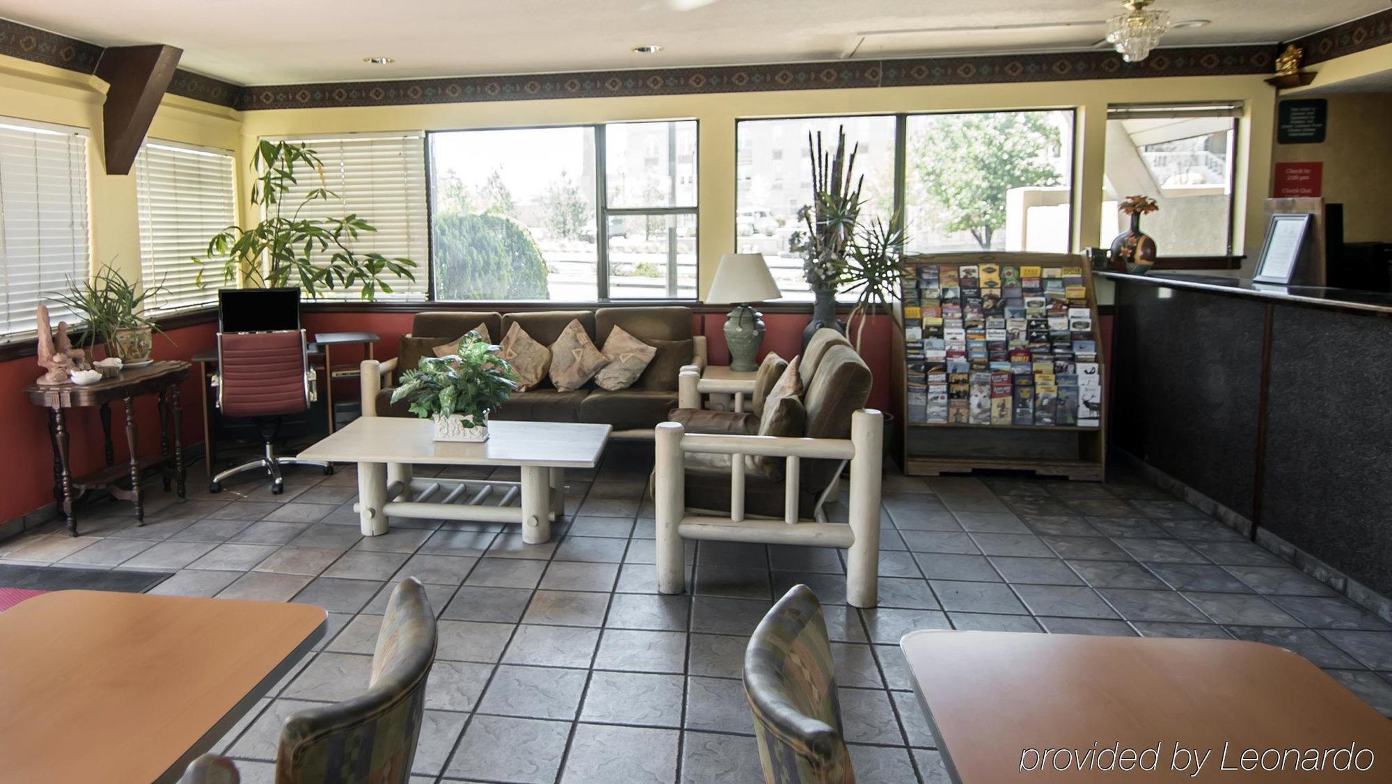 Motel Super 8 By Wyndham Downtown 2*