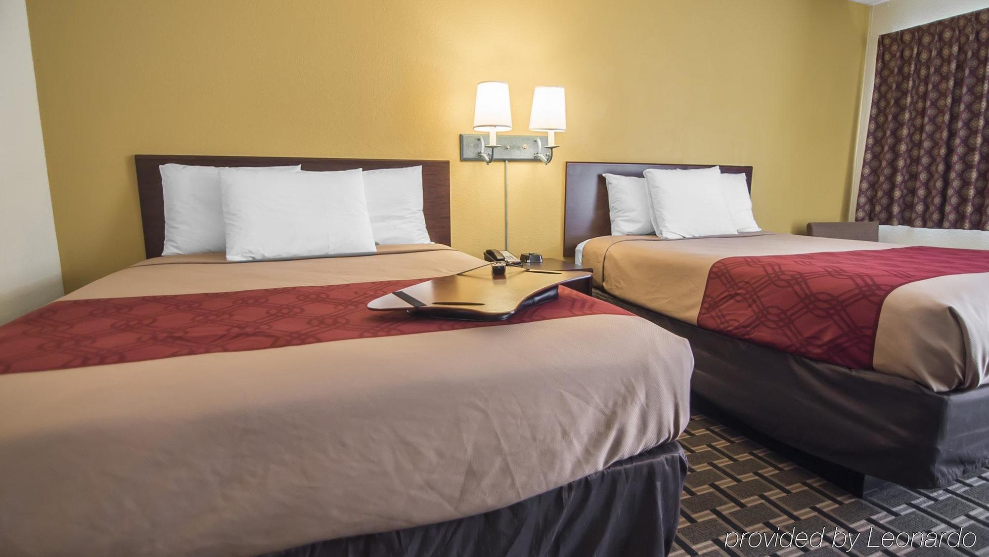 Super 8 By Wyndham Downtown Motel 2*