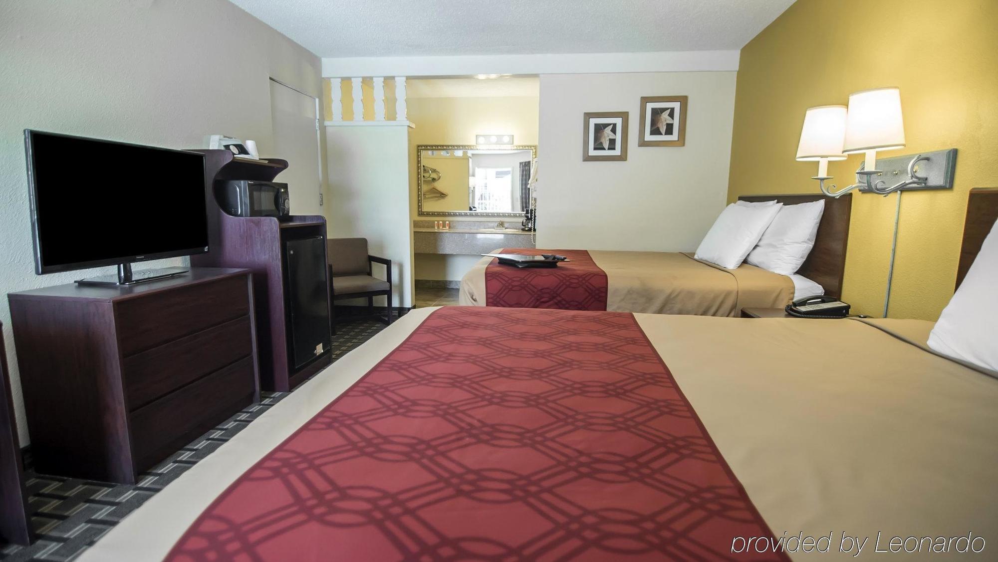 Super 8 By Wyndham Downtown Motel 2*