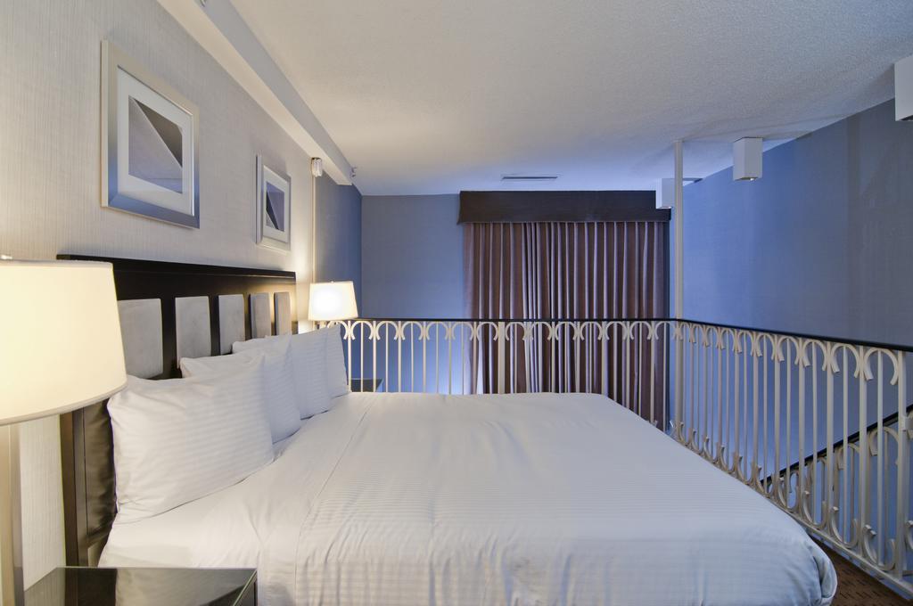 Wyndham & Conference Center Hotel 3*